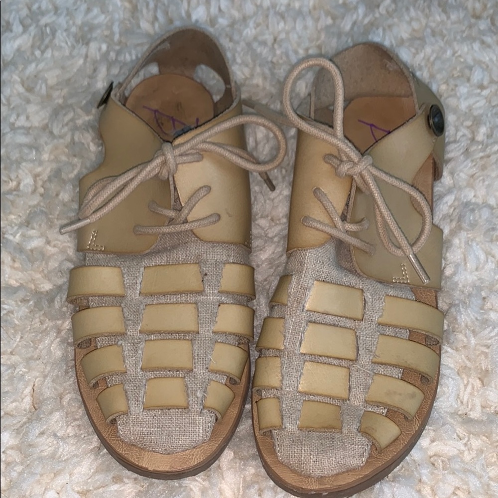 Tan Sandals Size 6 1/2